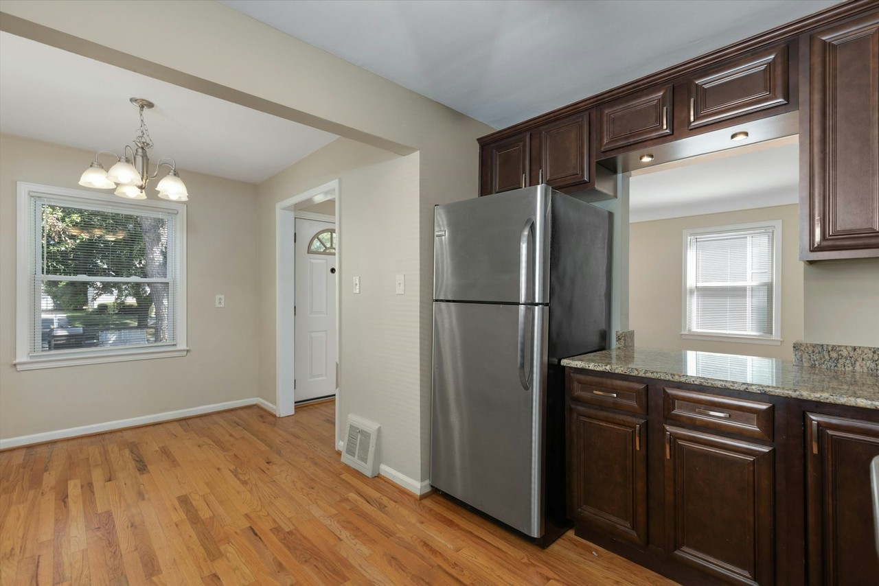 3411 Chester Road - Photo 4 of 32