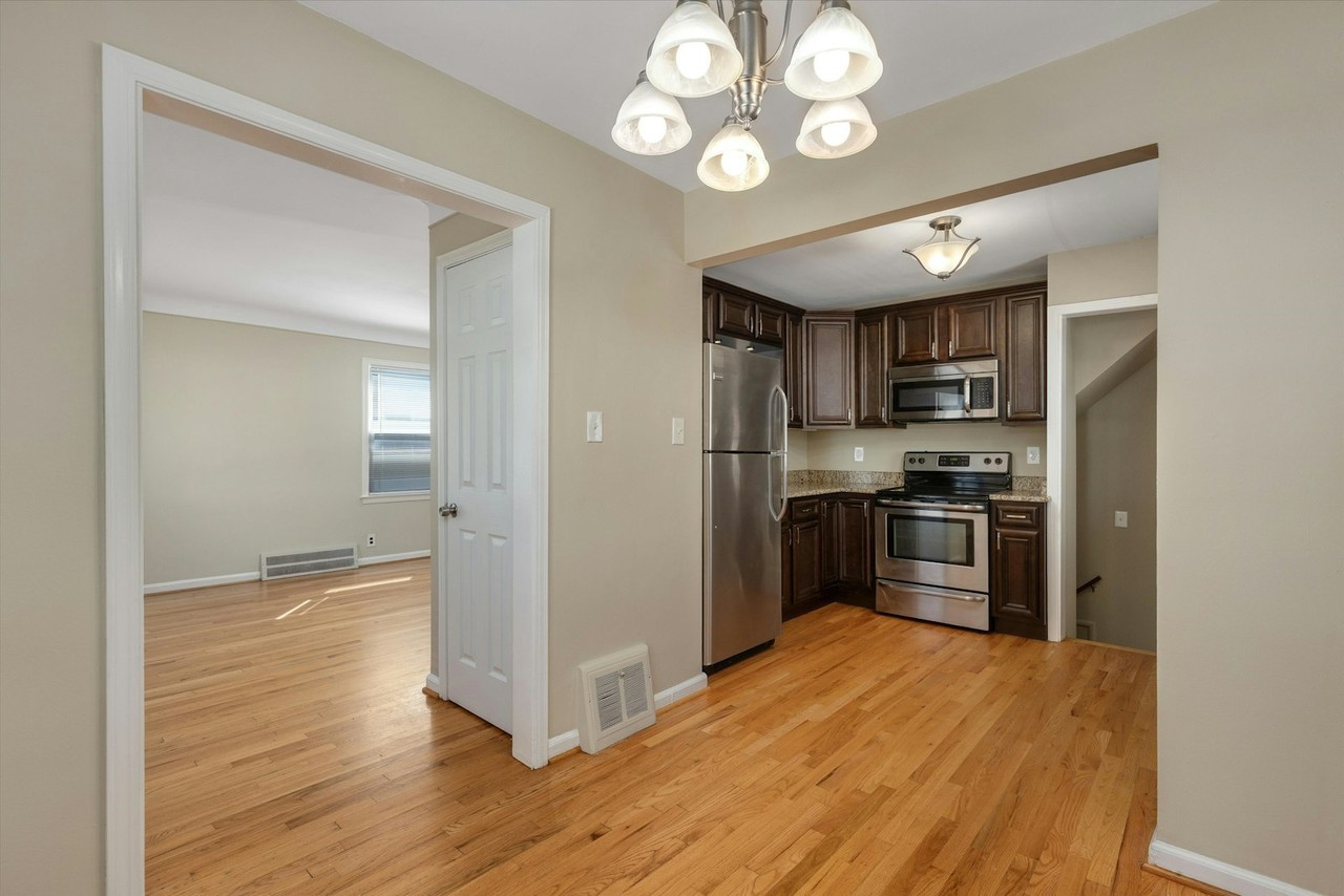 3411 Chester Road - Photo 5 of 32