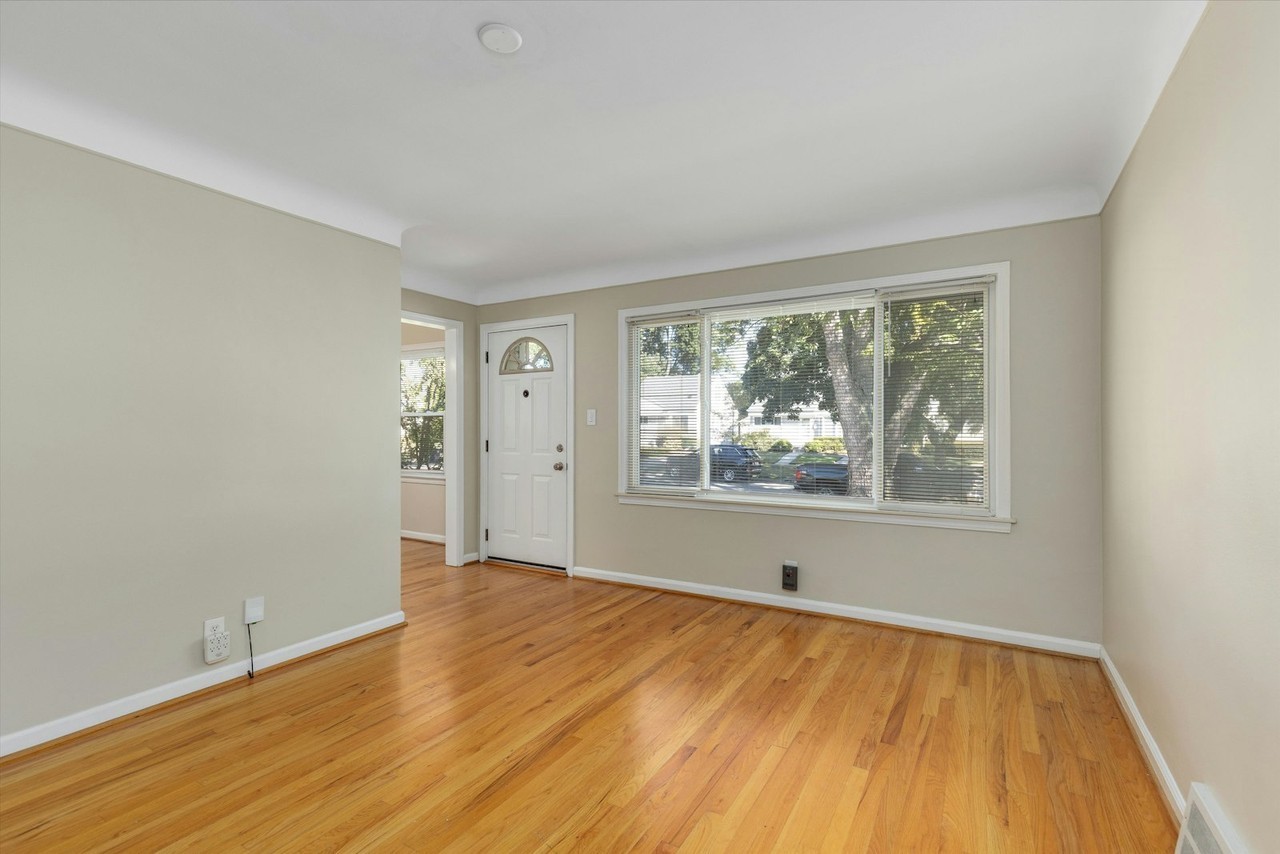 3411 Chester Road - Photo 7 of 32