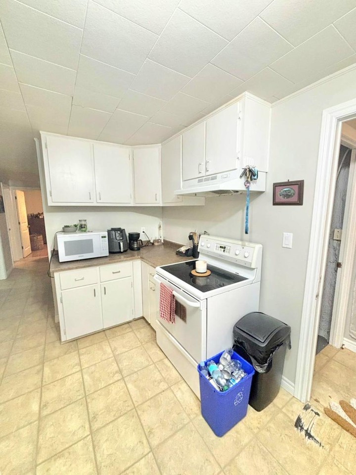 53 Jenning Dr - Photo 2 of 10
