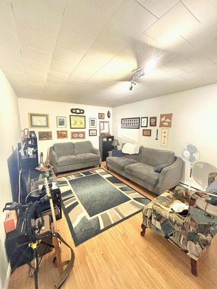 53 Jenning Dr - Photo 3 of 10