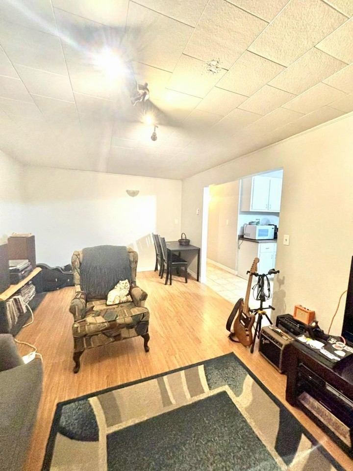53 Jenning Dr - Photo 4 of 10