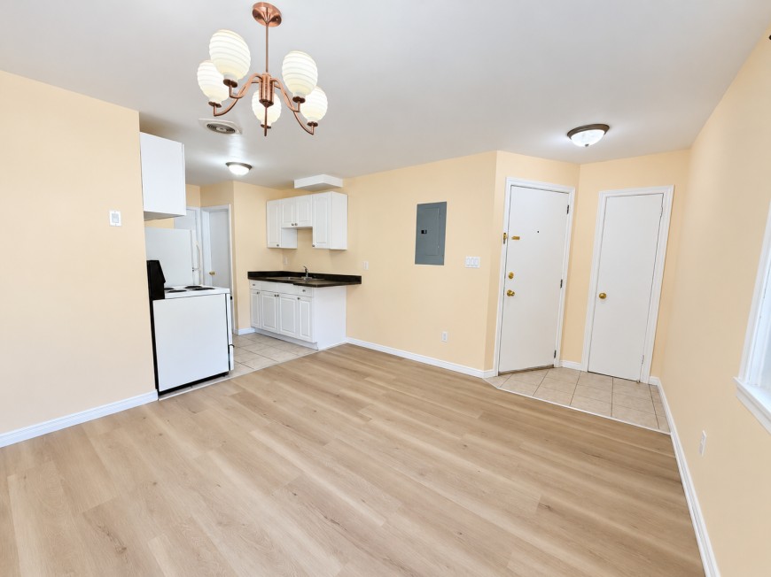 109 Emma St - Photo 3 of 10