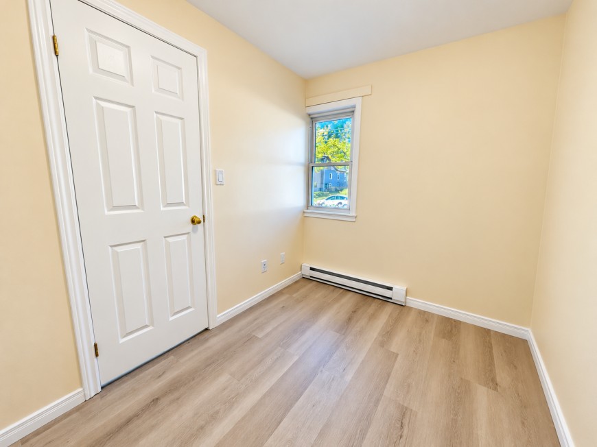 109 Emma St - Photo 6 of 10