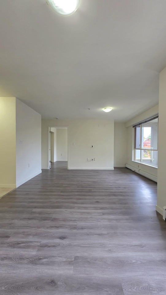 3575 Broadway W - Photo 4 of 10