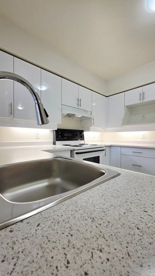 3575 Broadway W - Photo 5 of 10
