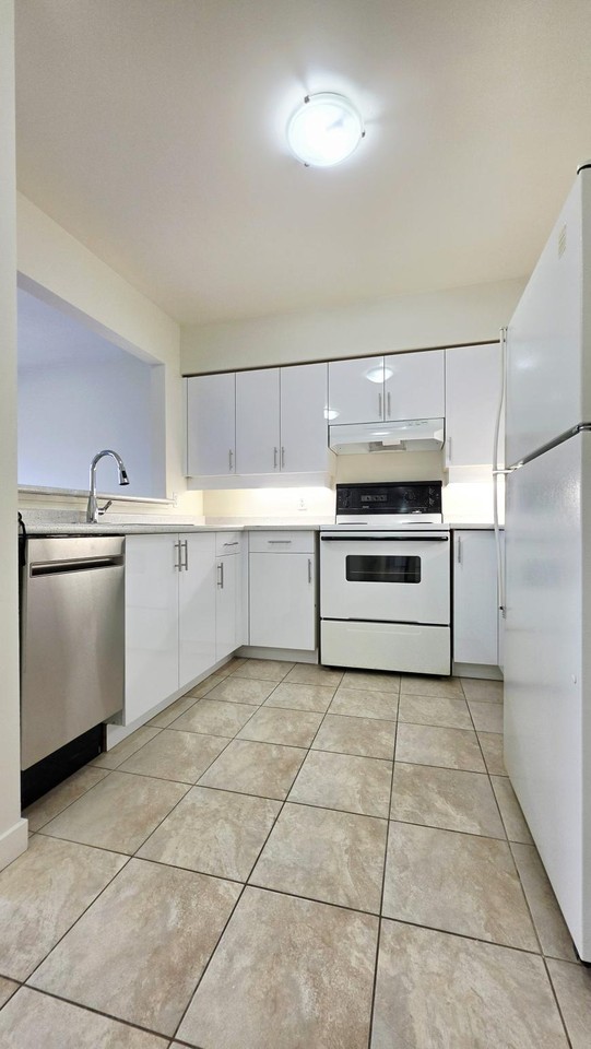 3575 Broadway W - Photo 7 of 10