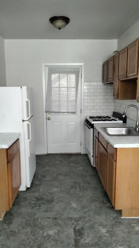 4037 W School St - Photo 3 of 8
