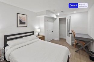 529 42nd St Ne #D - Photo 1 of 1