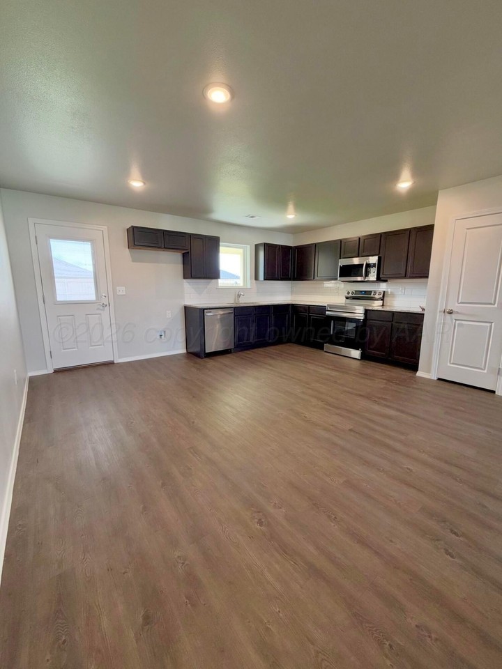 4405 Sunset St - Photo 4 of 13