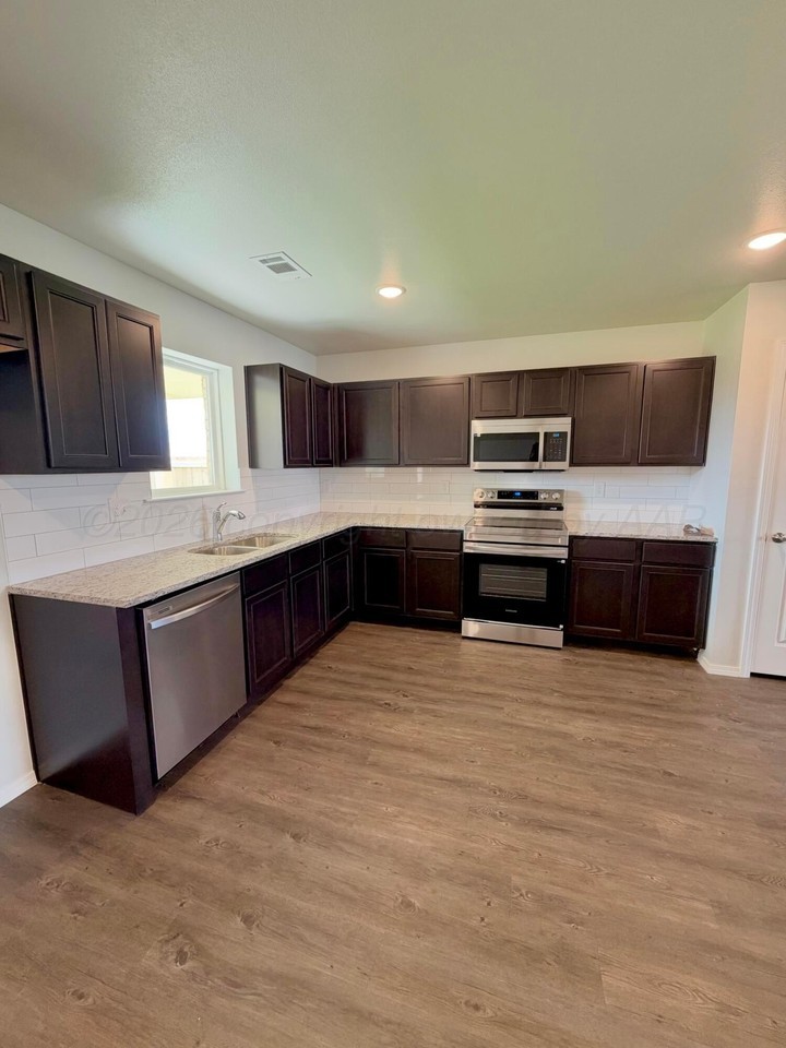 4405 Sunset St - Photo 5 of 13
