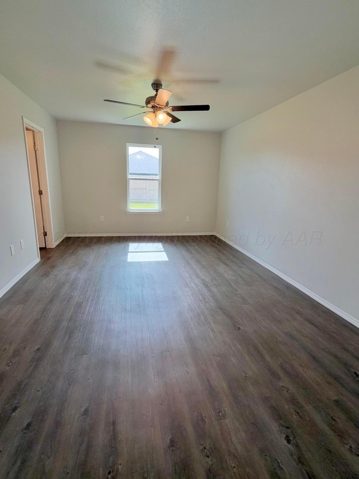 4405 Sunset St - Photo 7 of 13