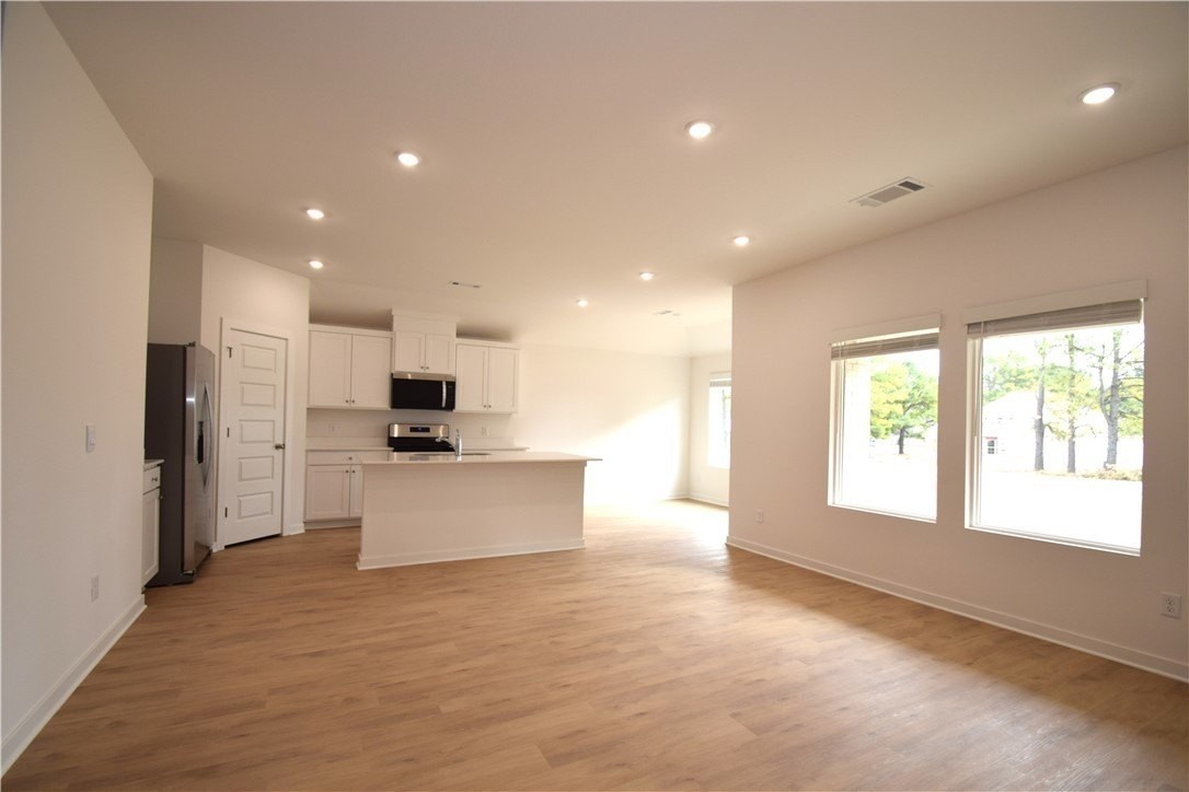 379 Florida Ave - Photo 4 of 25