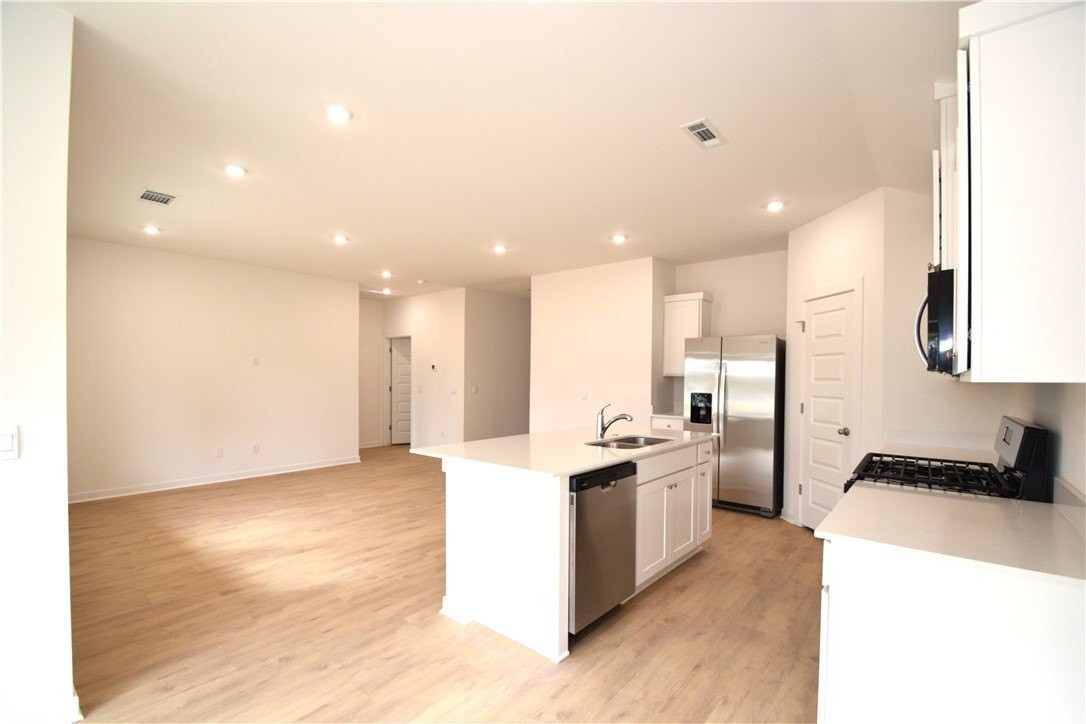 379 Florida Ave - Photo 6 of 25