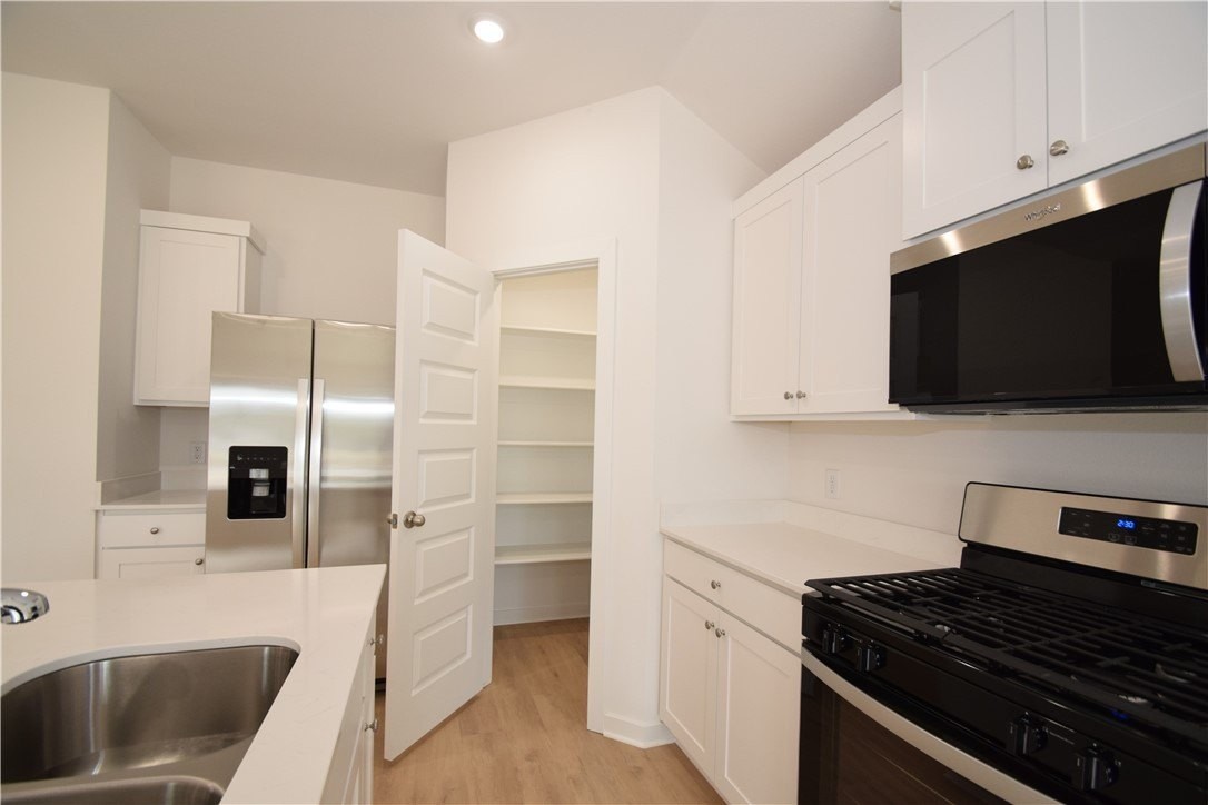 379 Florida Ave - Photo 7 of 25
