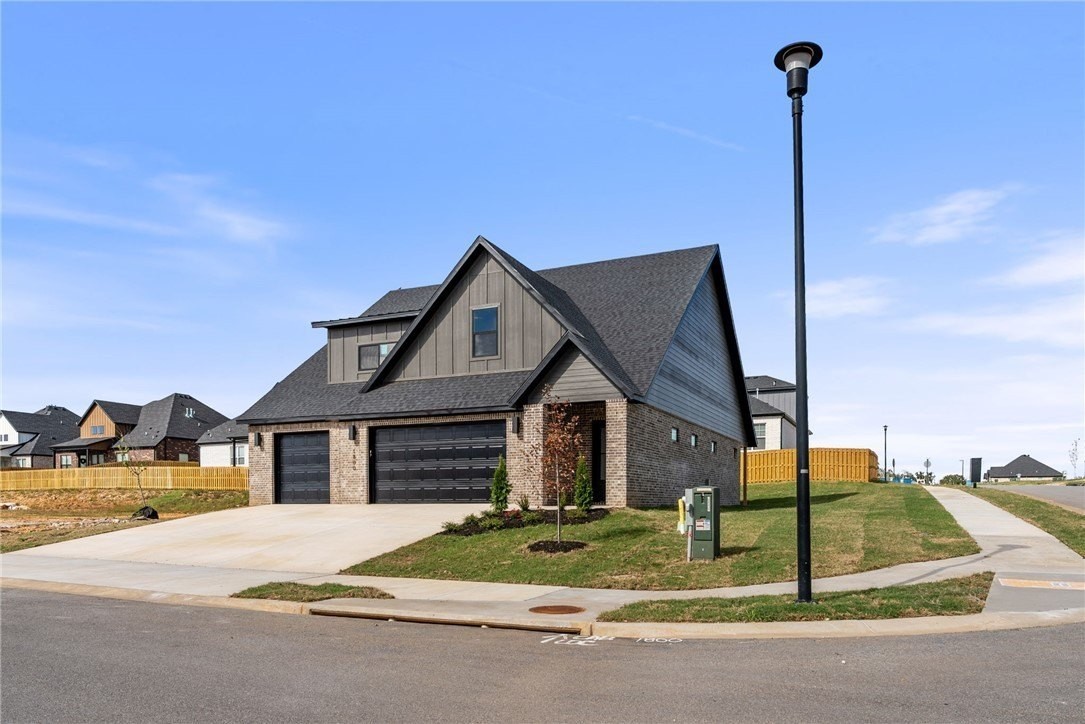 1800 Mumbai Rd - Photo 2 of 40