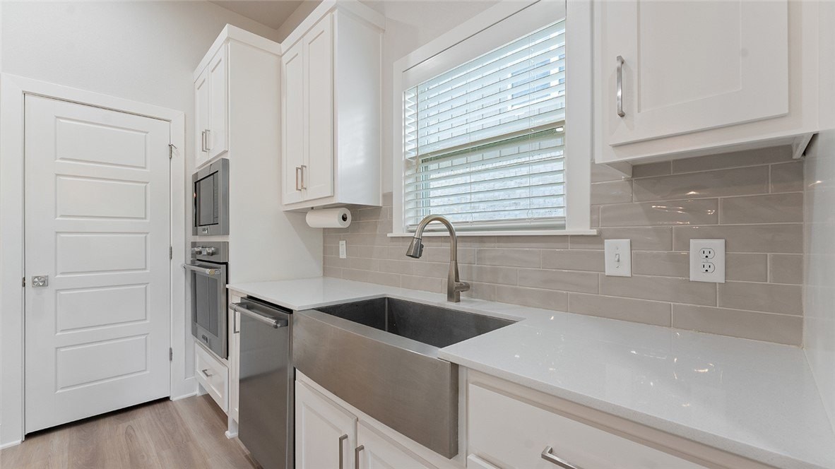 3700 Sw Sunbeam Ave - Photo 7 of 49