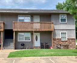 1600 Juniper Cir #B - Photo 1 of 1
