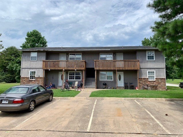 1600 Juniper Cir #B - Photo 2 of 2