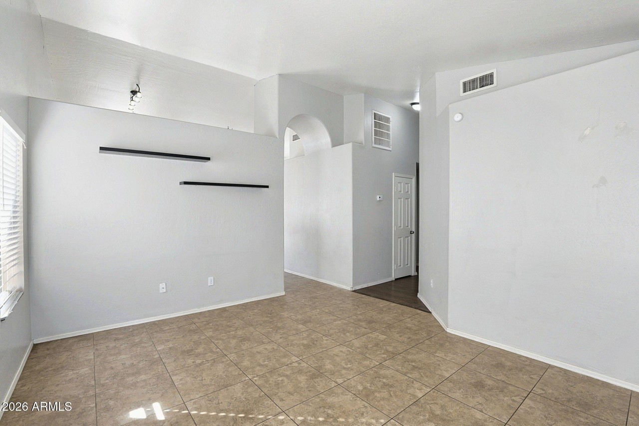 909 E Folley St - Photo 6 of 35