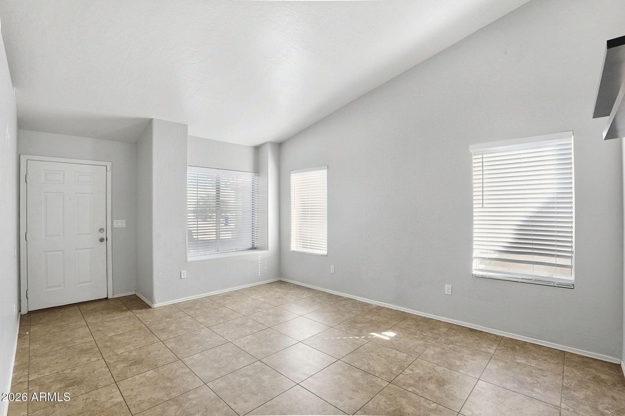 909 E Folley St - Photo 7 of 35