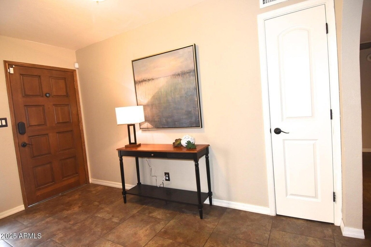 10008 N 33rd Pl - Photo 2 of 14