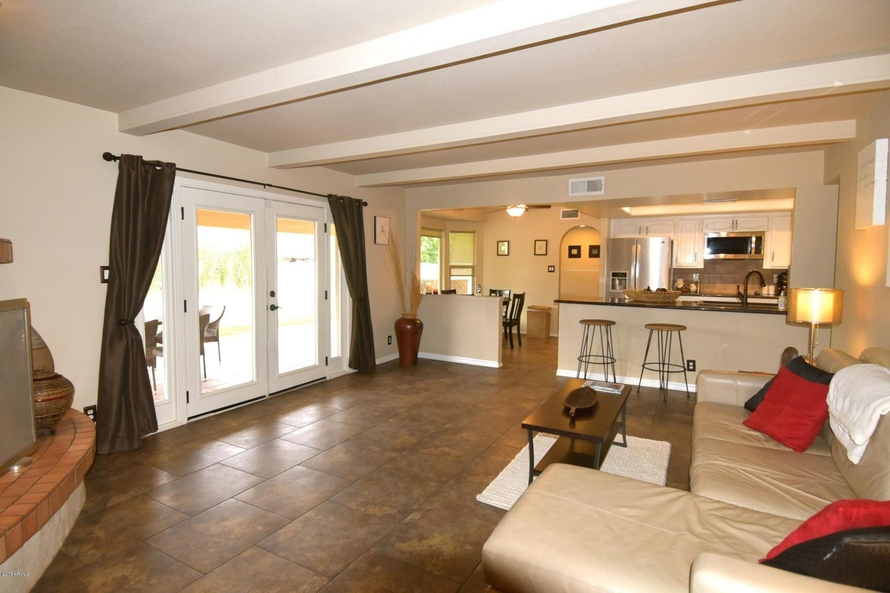 10008 N 33rd Pl - Photo 4 of 14