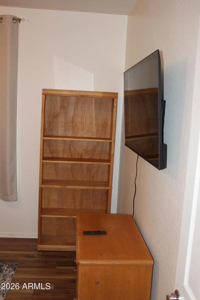 18016 W Ivy Ln - Photo 4 of 37