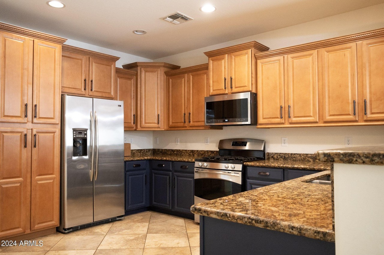 1027 E Euclid Ave - Photo 4 of 18