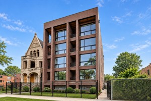 featured image of 3645 S Michigan Ave #1S