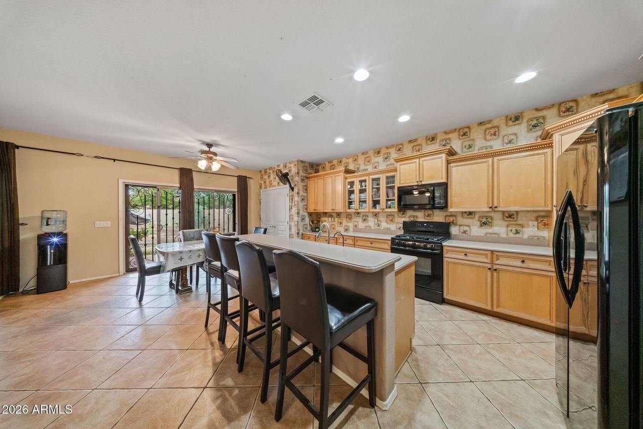 43903 W Stonecreek Rd - Photo 5 of 41