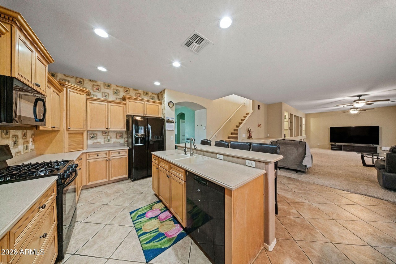 43903 W Stonecreek Rd - Photo 6 of 41