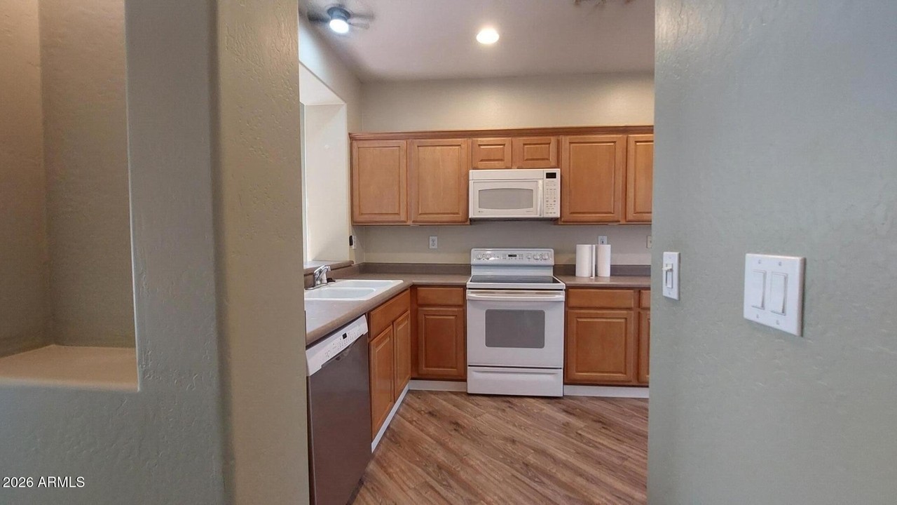 40105 N Graham Ct - Photo 4 of 49