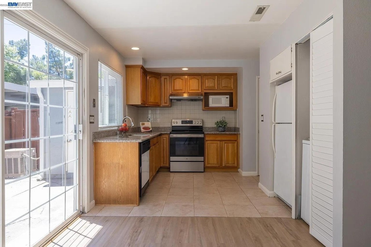 3043 Tonopah Cir - Photo 7 of 28