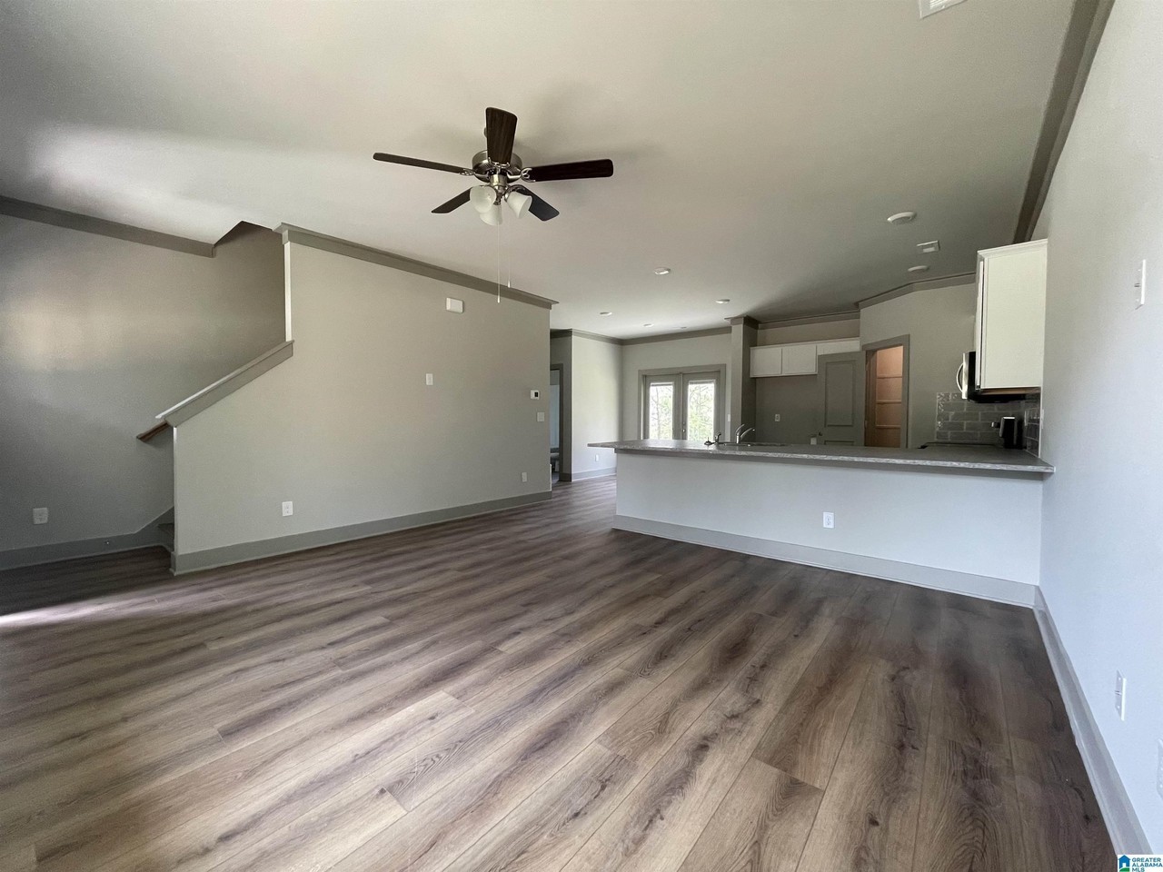 122 Cottage Ln - Photo 3 of 21