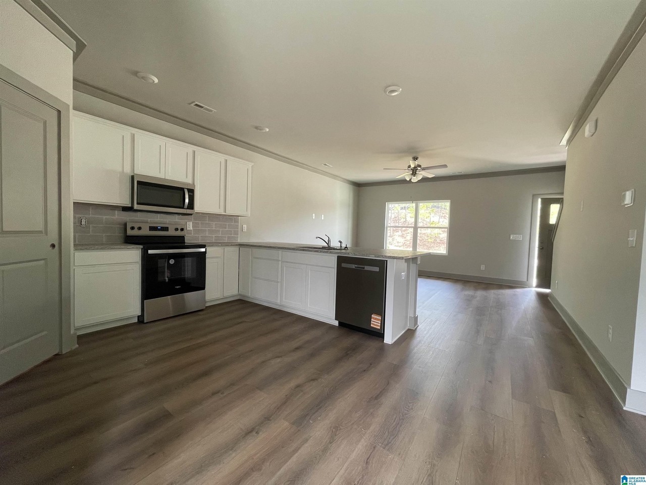 122 Cottage Ln - Photo 4 of 21