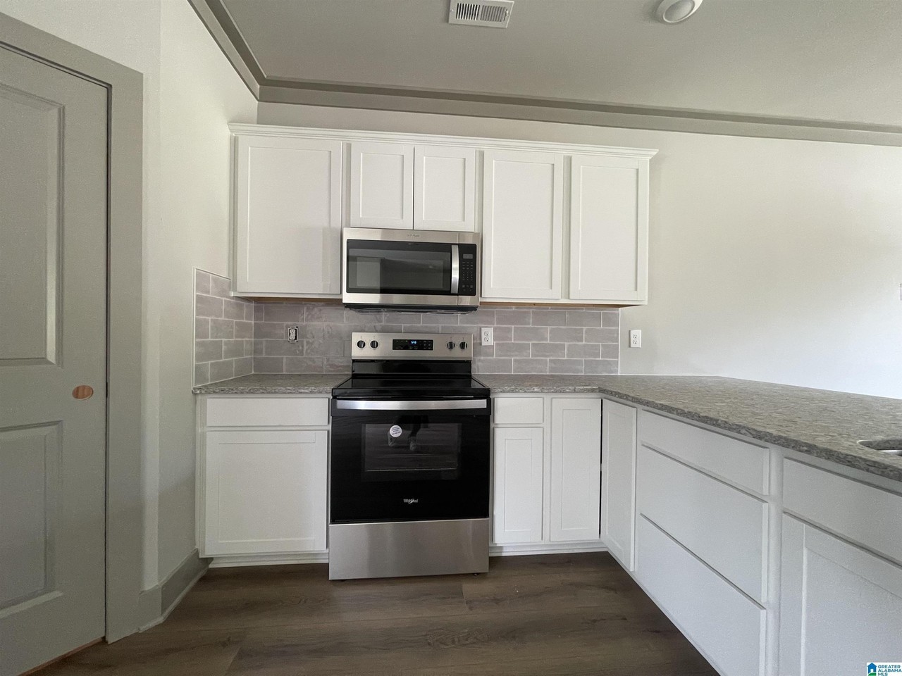 122 Cottage Ln - Photo 5 of 21