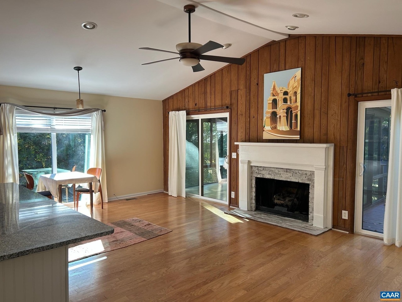 2 Pineknoll Cir - Photo 4 of 20