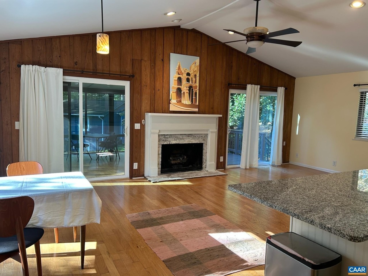 2 Pineknoll Cir - Photo 5 of 20