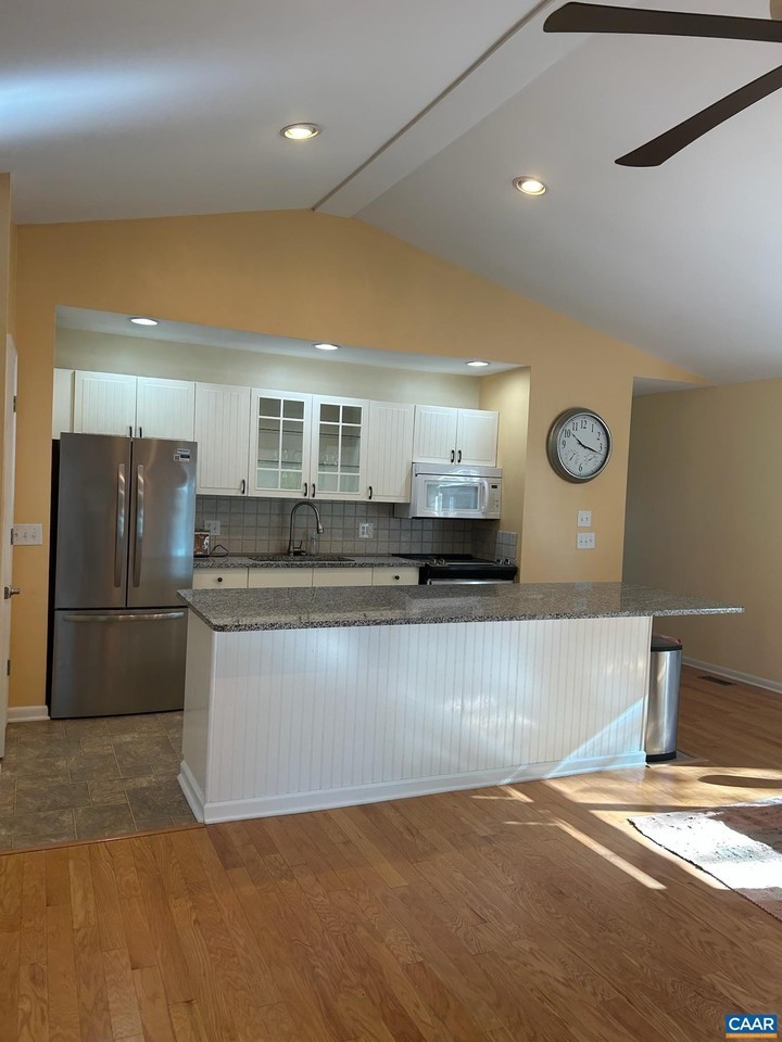 2 Pineknoll Cir - Photo 6 of 20