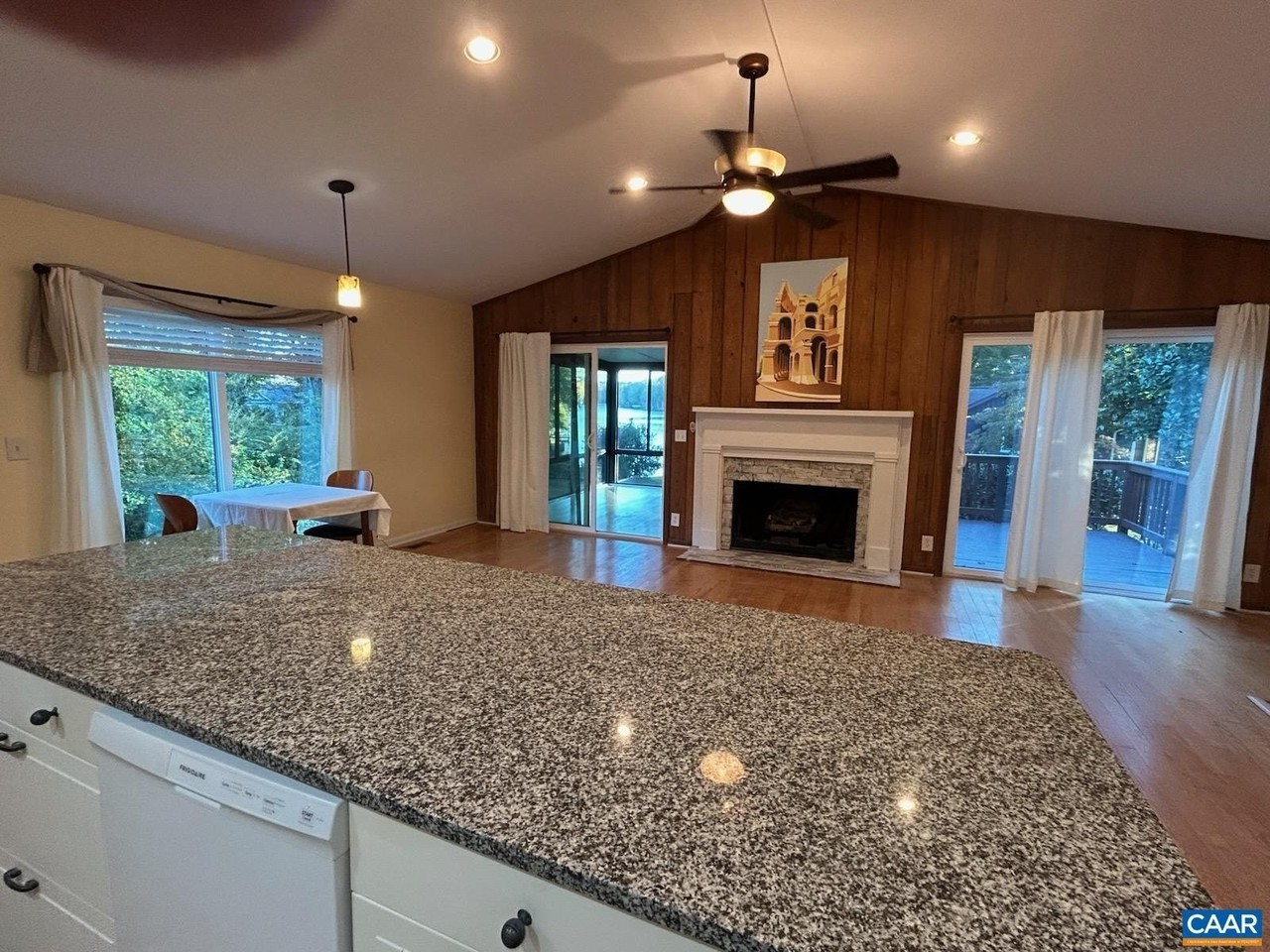 2 Pineknoll Cir - Photo 7 of 20