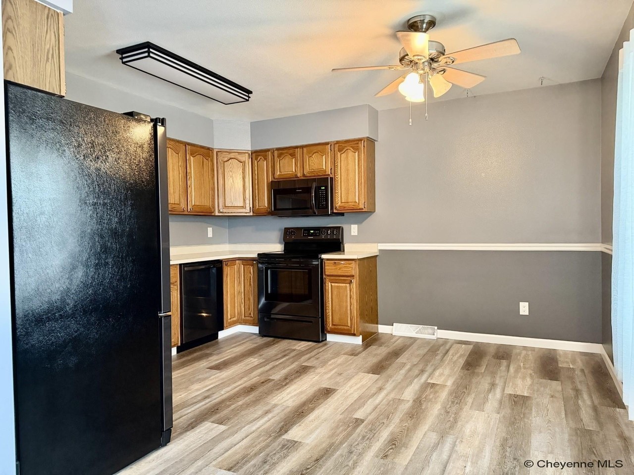2700 Sagebrush Ave - Photo 3 of 13