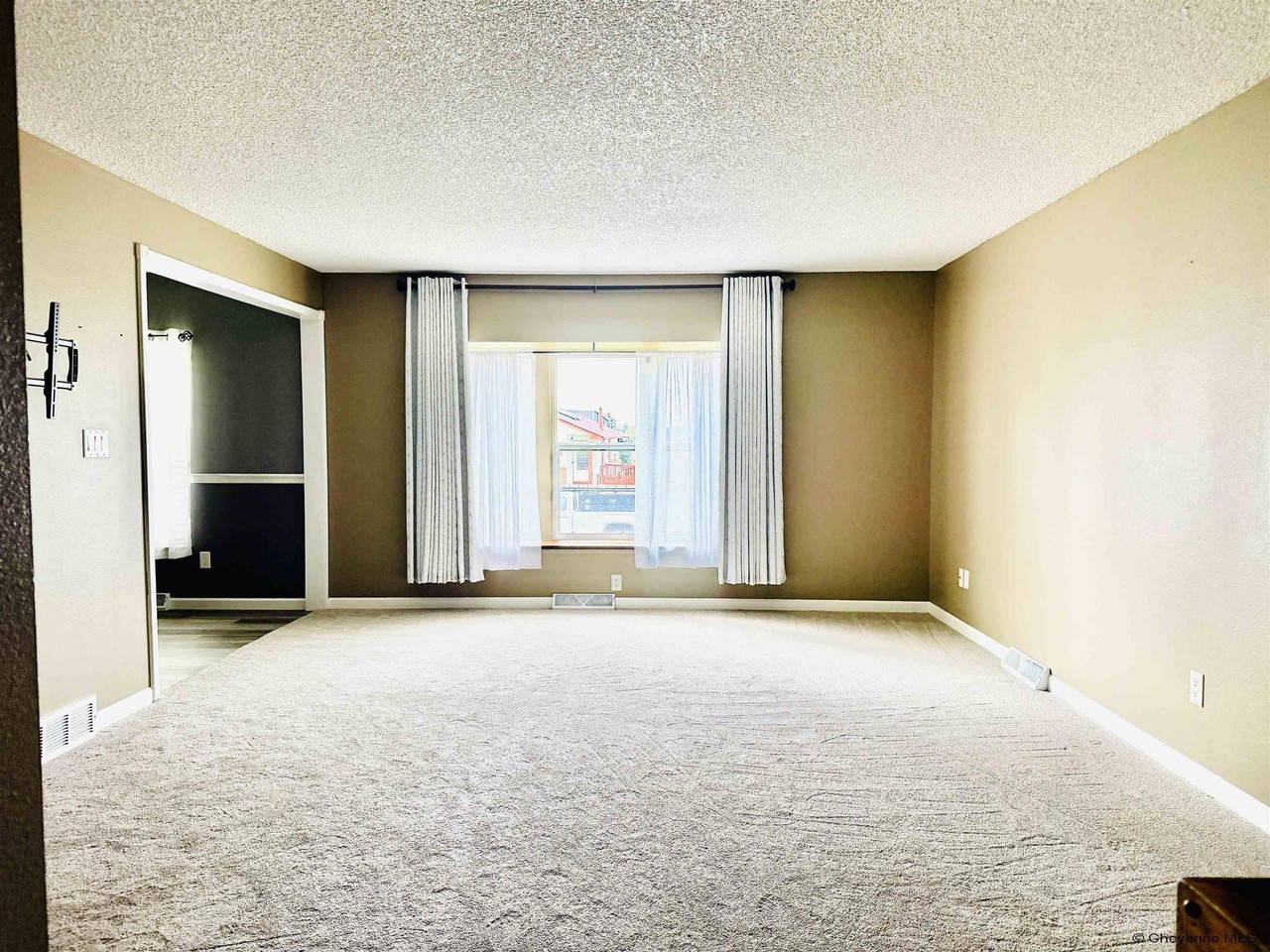 2700 Sagebrush Ave - Photo 5 of 13
