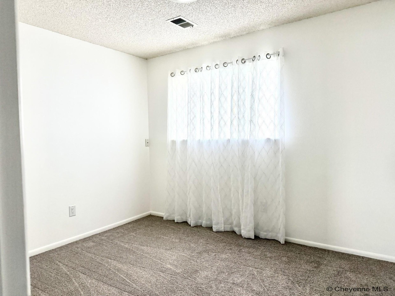 2700 Sagebrush Ave - Photo 6 of 13