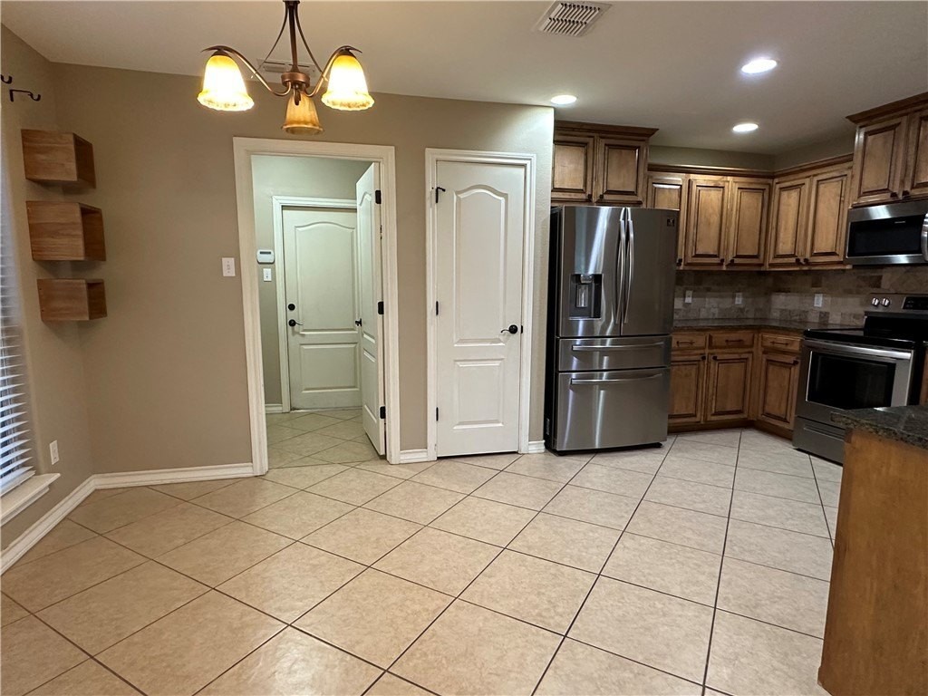 7525 Brush Creek Dr - Photo 7 of 28