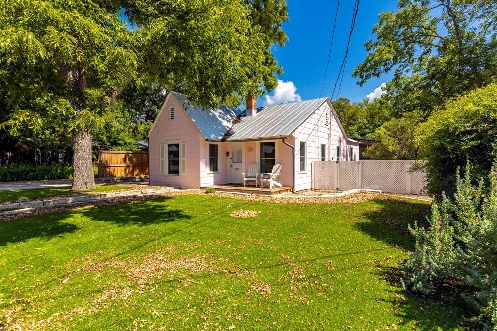 305 Rose St - Photo 2 of 18