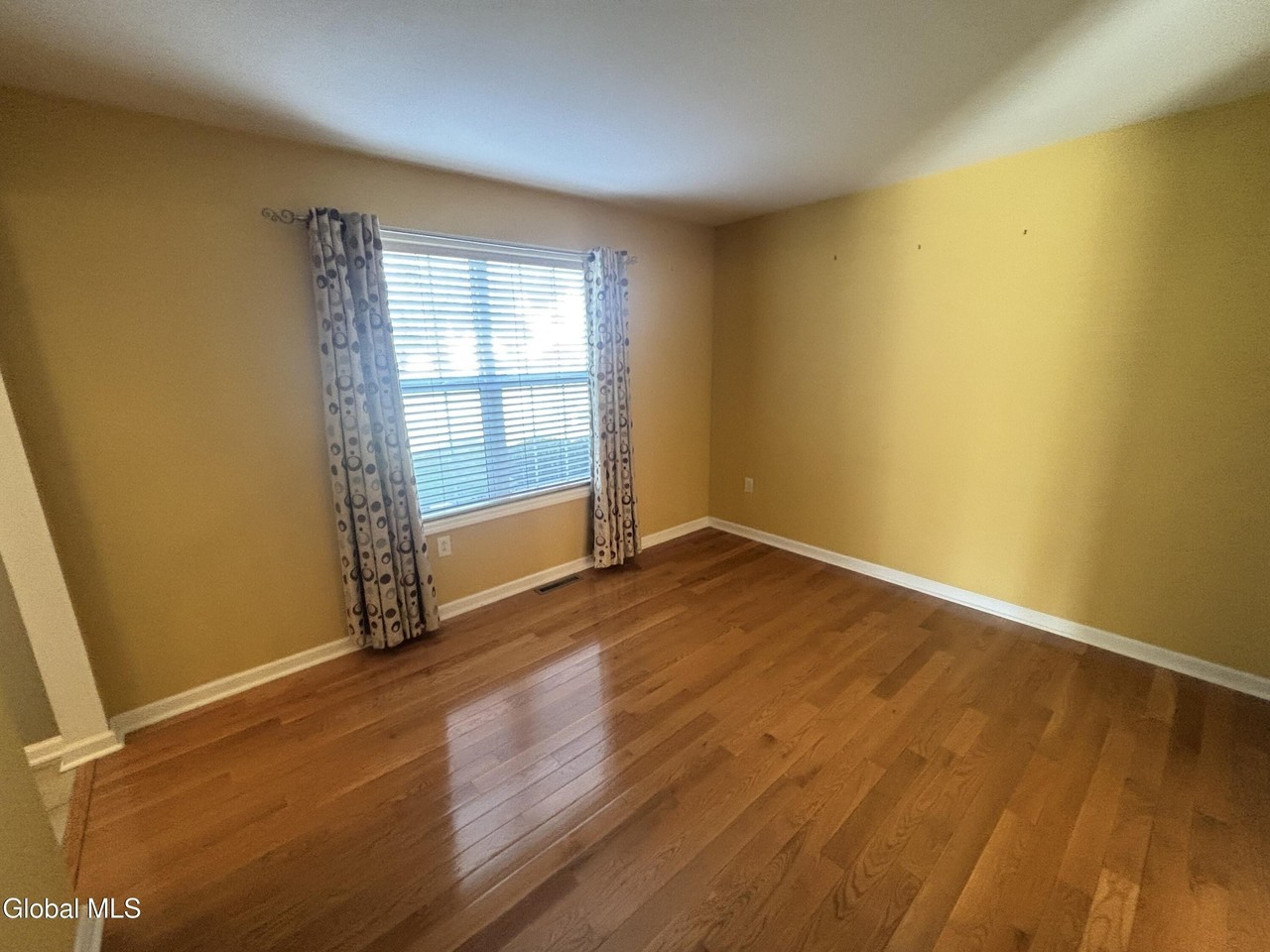 4 Plum Ct - Photo 5 of 34