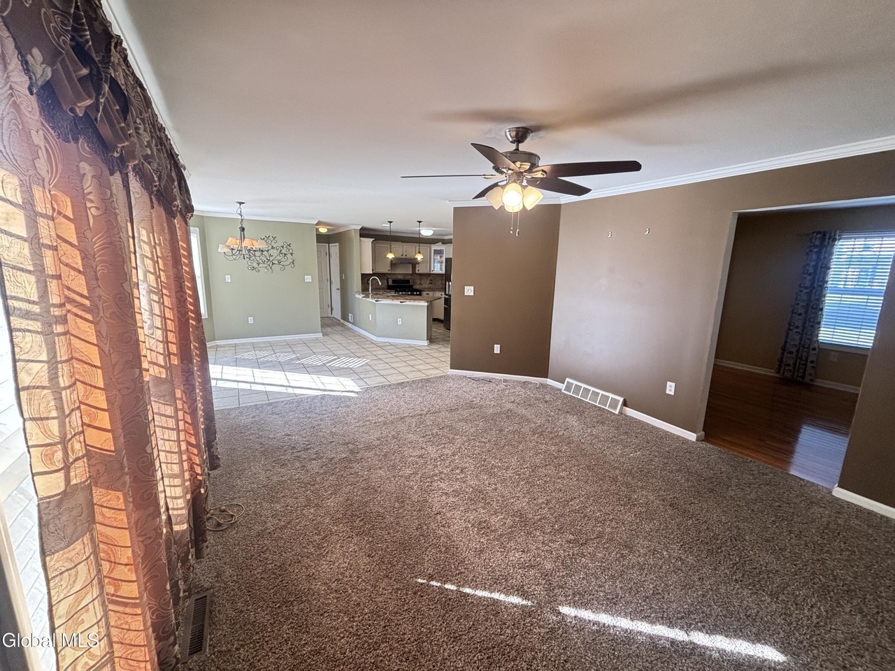 4 Plum Ct - Photo 7 of 34