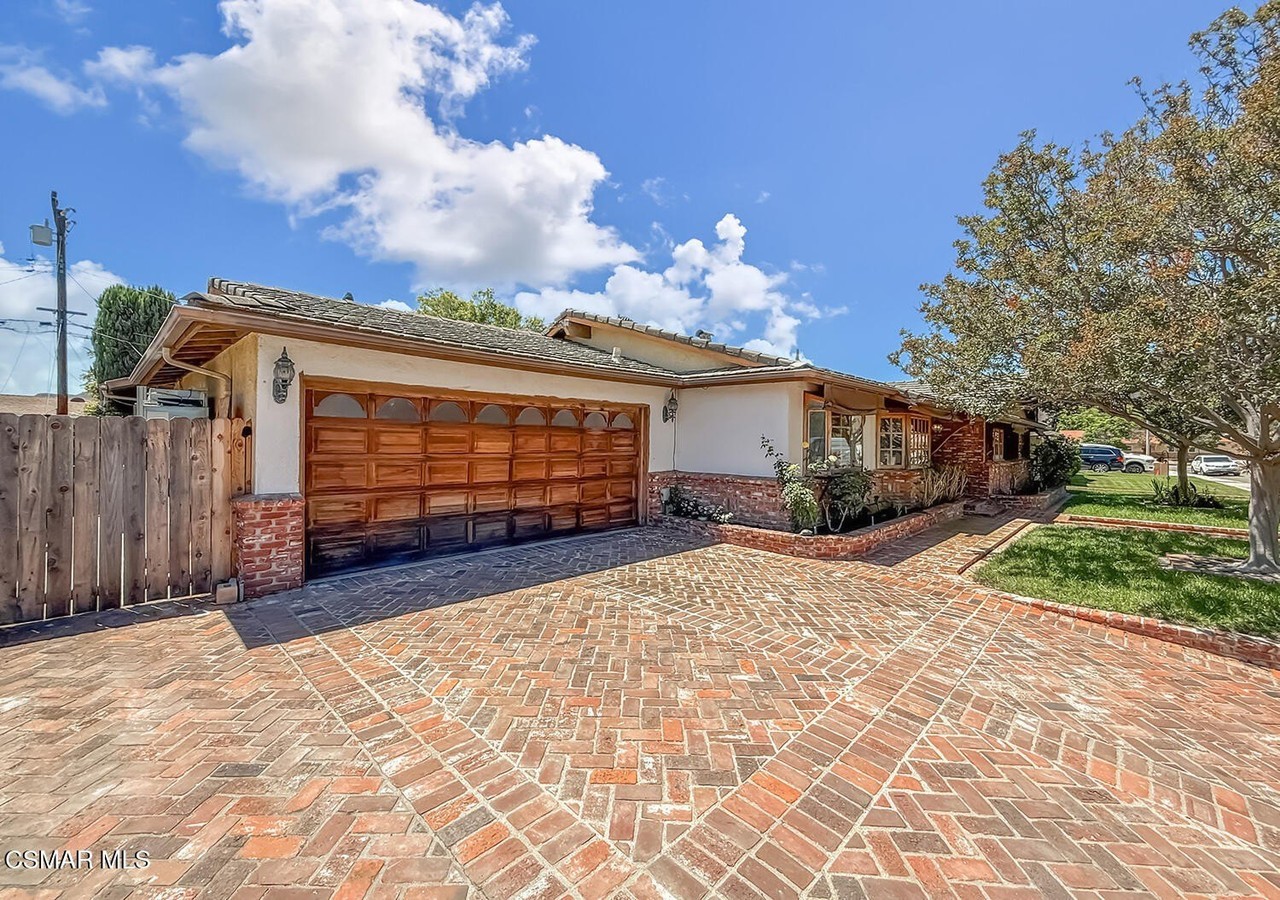 259 Dorena Dr - Photo 2 of 11