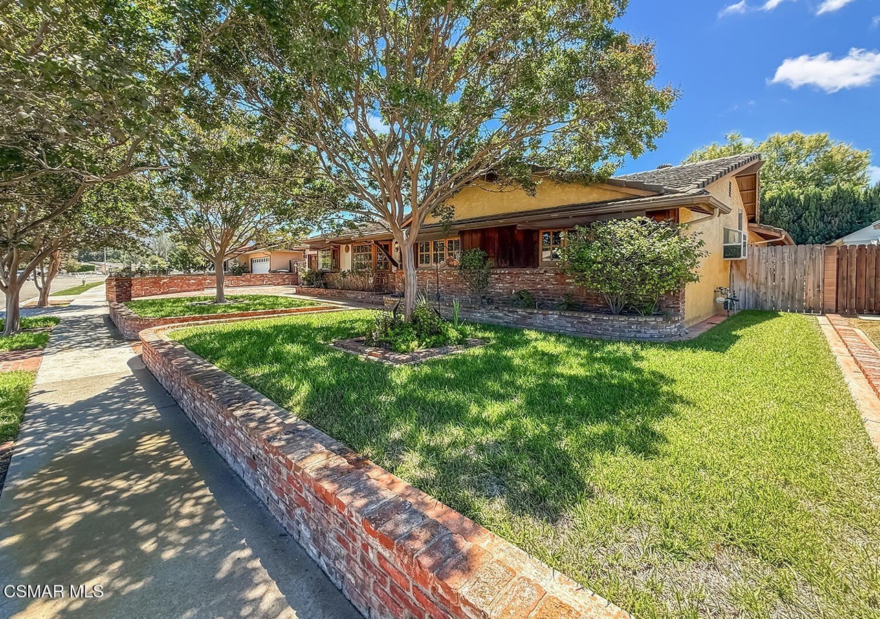 259 Dorena Dr - Photo 3 of 11